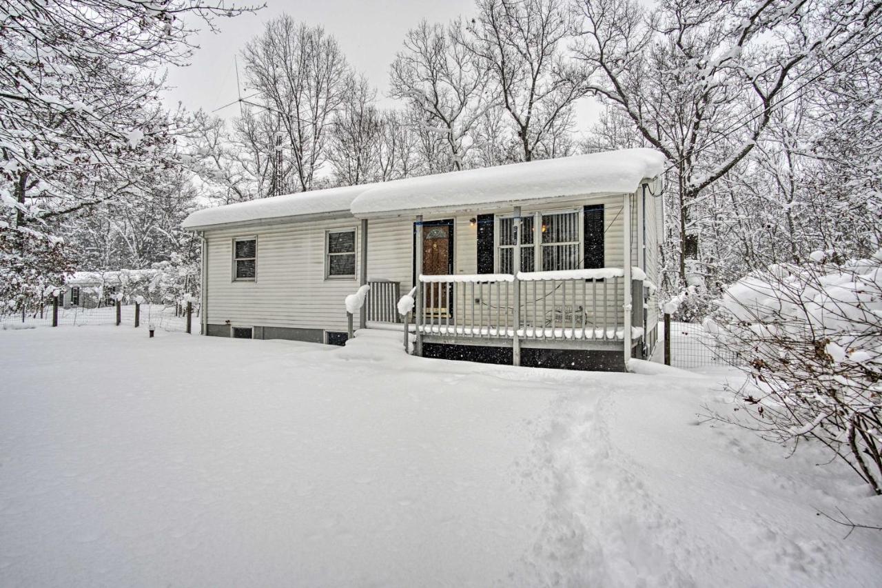 Wooded Twin Lakes Retreat 13 Mi To Lake Michigan! Exterior foto