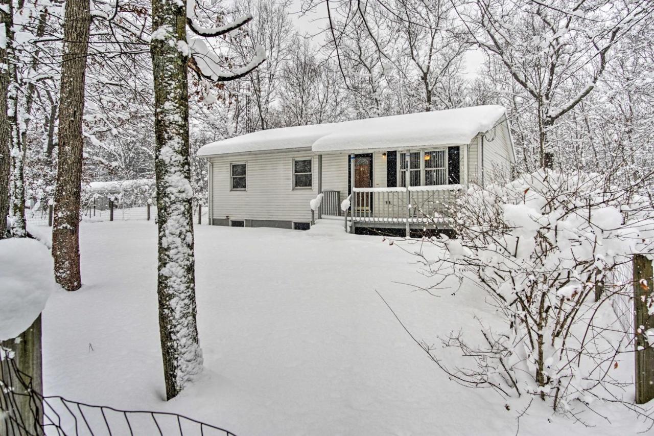 Wooded Twin Lakes Retreat 13 Mi To Lake Michigan! Exterior foto